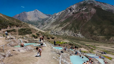  PASSEIO NAS TERMAS DE COLINAS EM CAJON DEL MAIPO